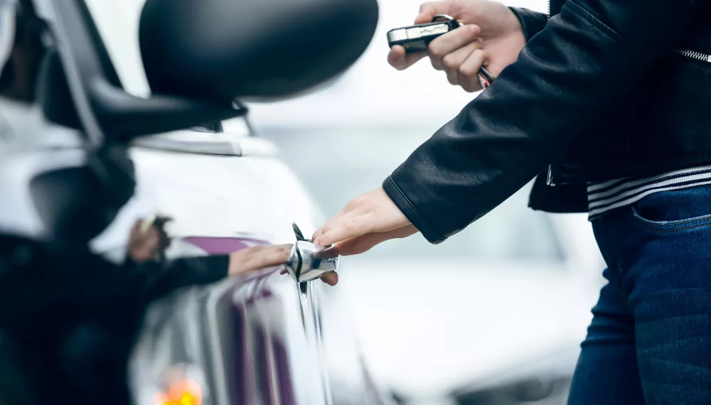 Житель Тогучина украл у знакомого машину после совместного застолья