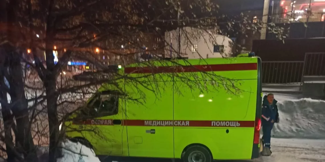 В Новосибирске женщина в легком платье чуть не умерла от обморожения на крыльце магазина