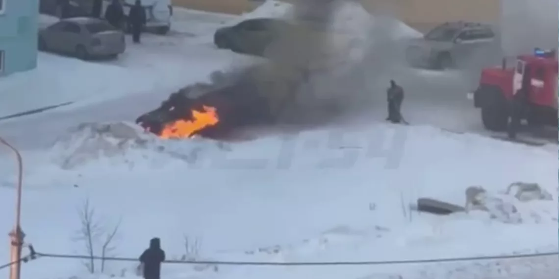 Иномарку охватил огонь в Октябрьском районе Новосибирска