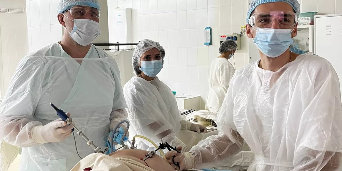 Врачи спасли сибиряка с «зубами» в желудке