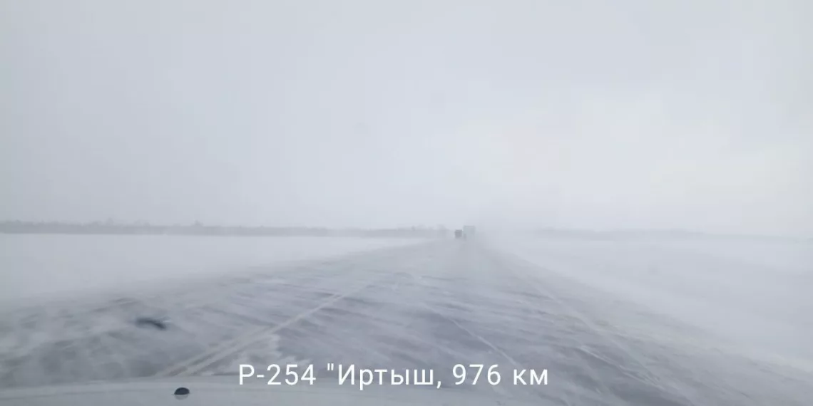 Часть трассы под Новосибирском ограничили из-за сильной метели