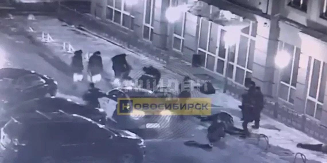Новосибирец заявил о массовом избиении друзей сотрудниками ЧОП