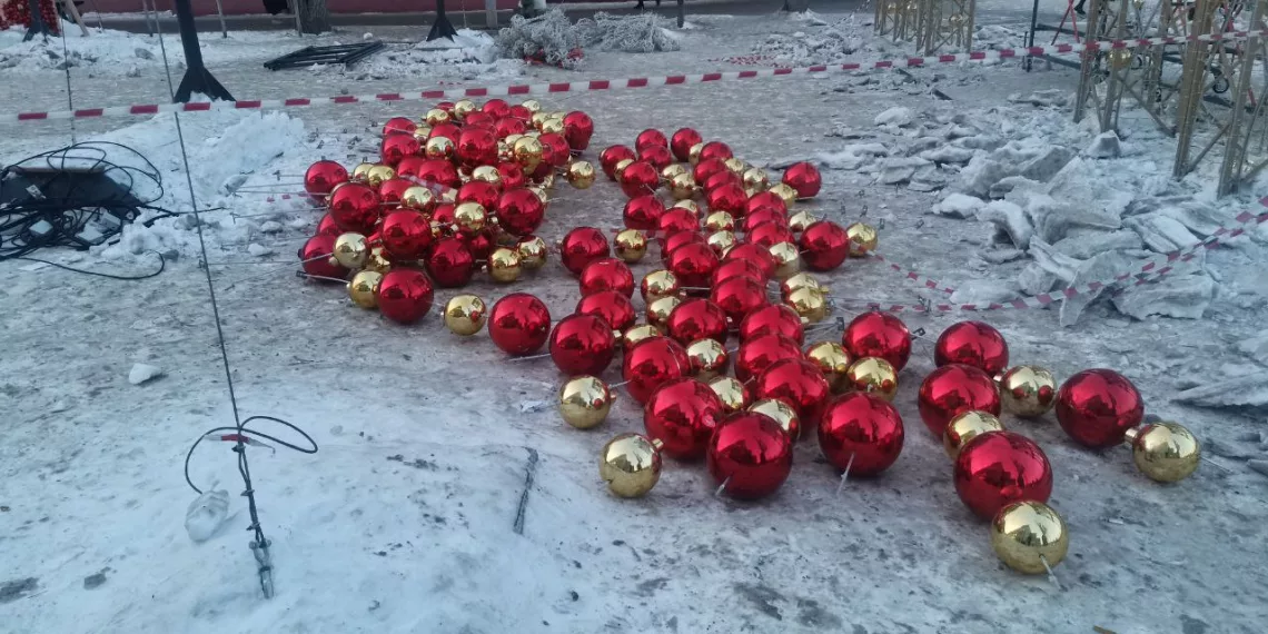 Власти начали снимать декорации с улицы Ленина в Новосибирске