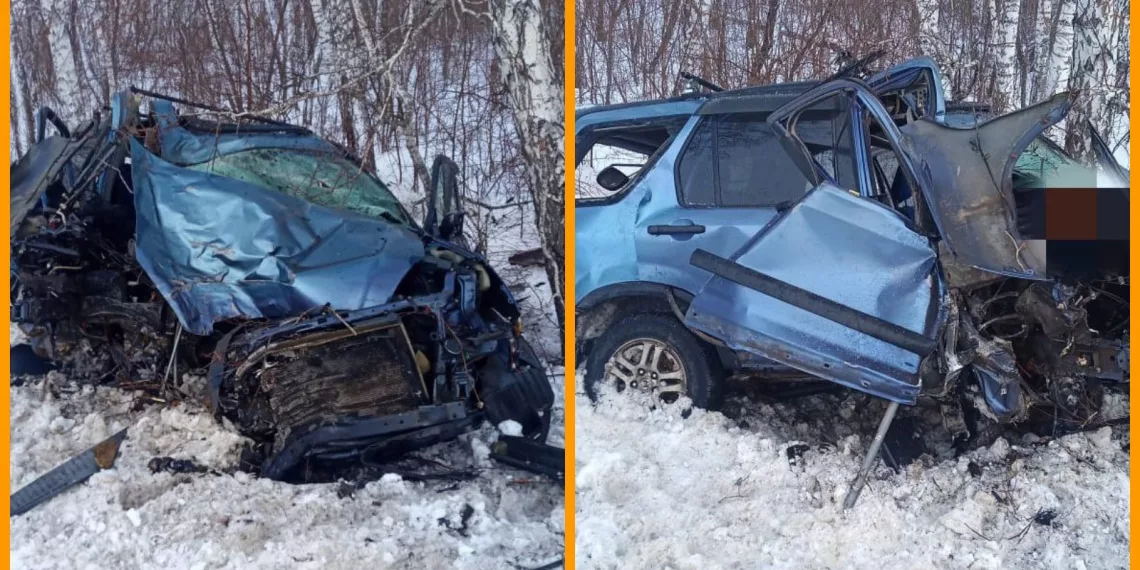 В Новосибирске страшное ДТП превратило машину в груду металла