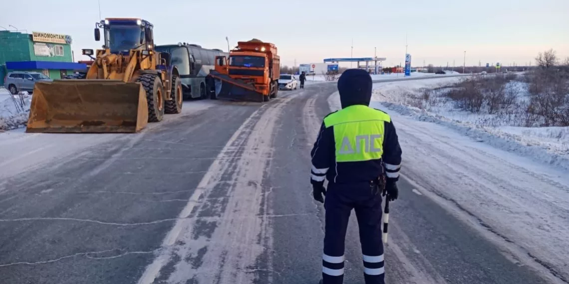 В 27-градусный мороз автобус заглох на трассе под Новосибирском