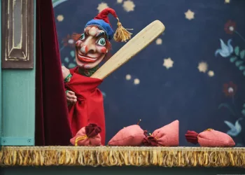 Спектакль о Петрушке-солдате покажет Новосибирский областной театр кукол индийским зрителям