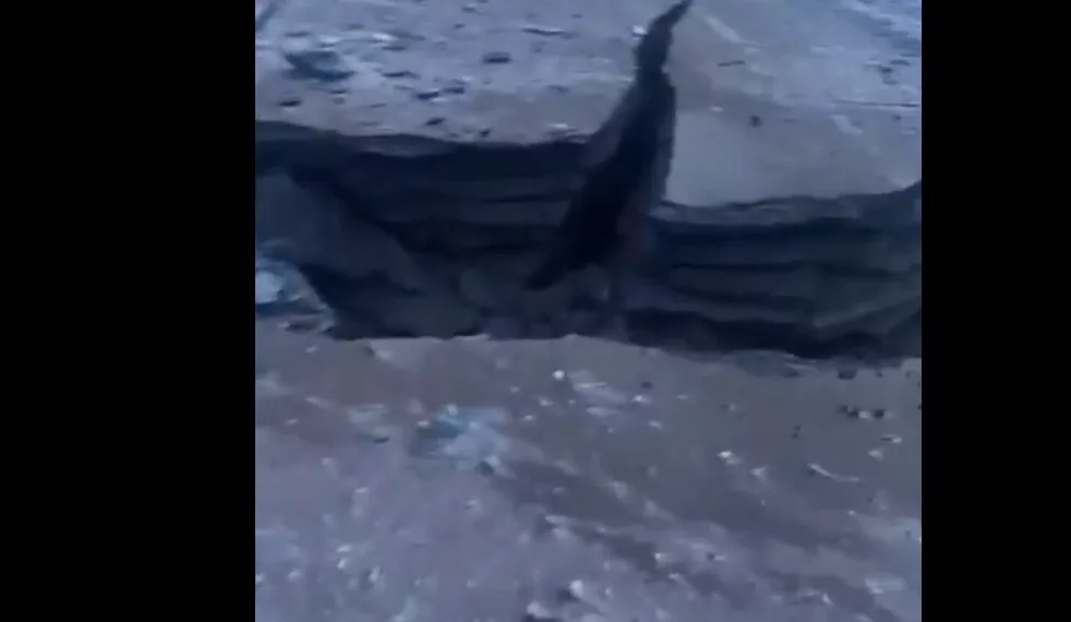 Из-за схода камней дорога разрушилась в Сибири