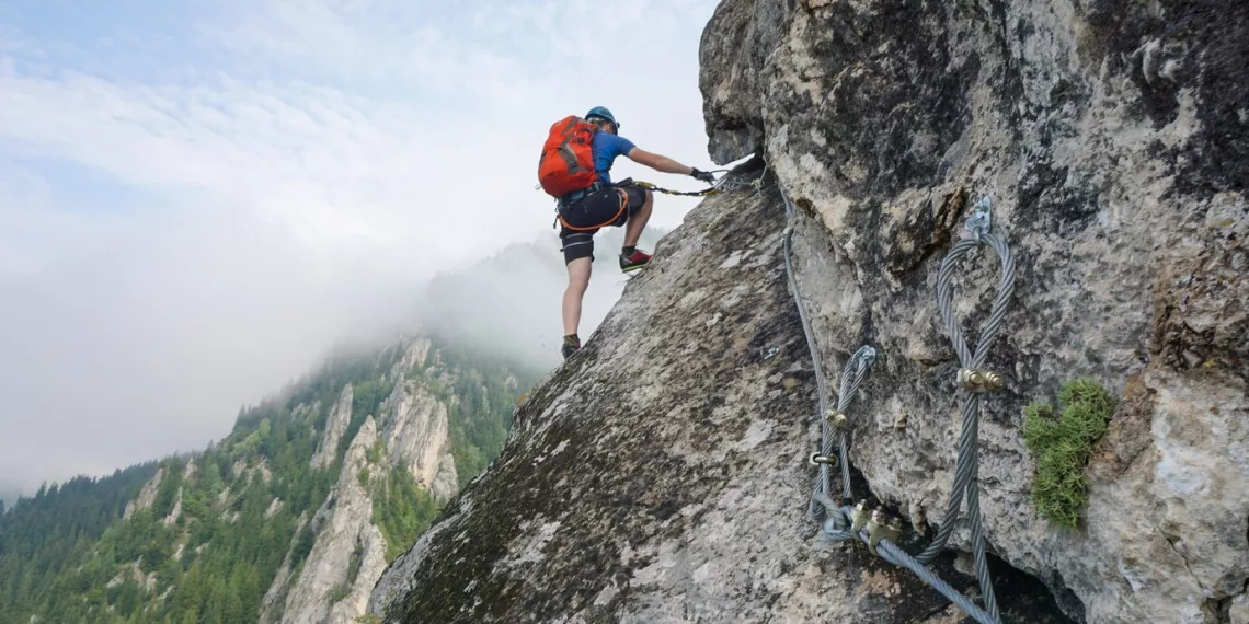Врачи прооперировали покорившего Эверест альпиниста в Новосибирске