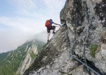 Врачи прооперировали покорившего Эверест альпиниста в Новосибирске