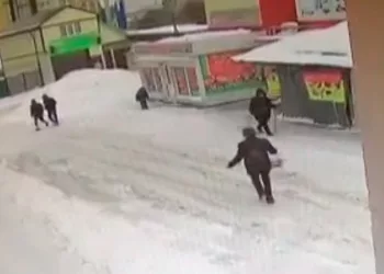 Погоню за вором-кофеманом устроил охранник магазина в Новосибирке