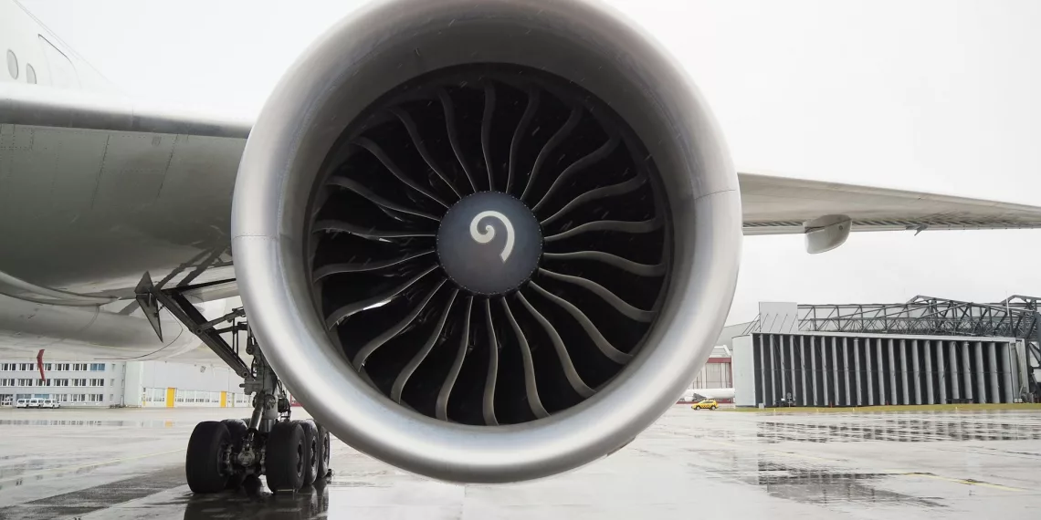 «Тревога»: двигатель самолета новосибирской авиакомпании сломался во время полета