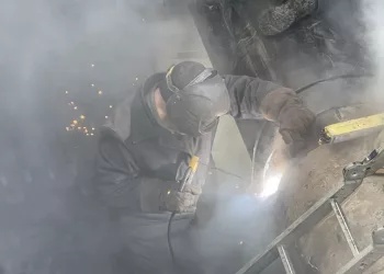 Работы по устранению коммунальной аварии в Ленинском районе продолжатся ночью