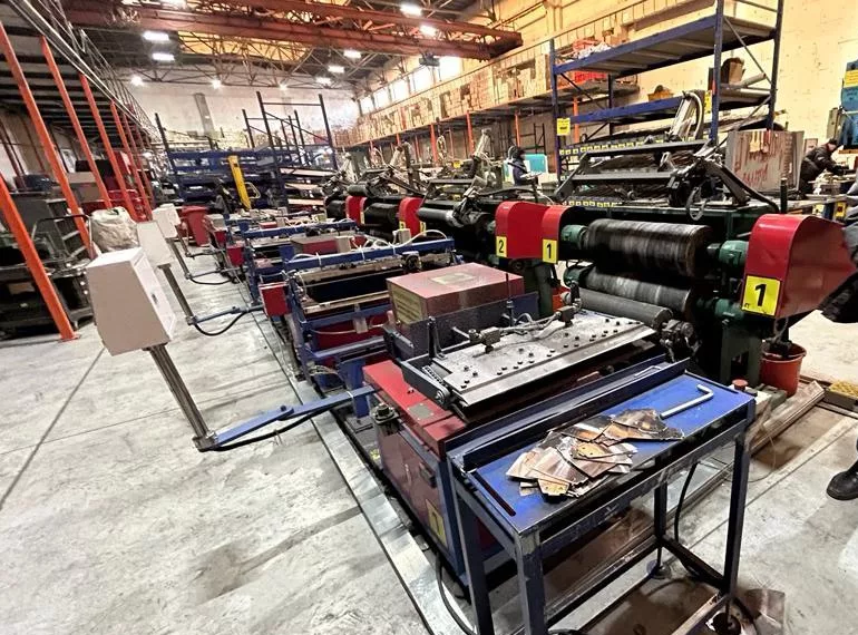 Следователи занялись травмой стажера на станке в Новосибирске