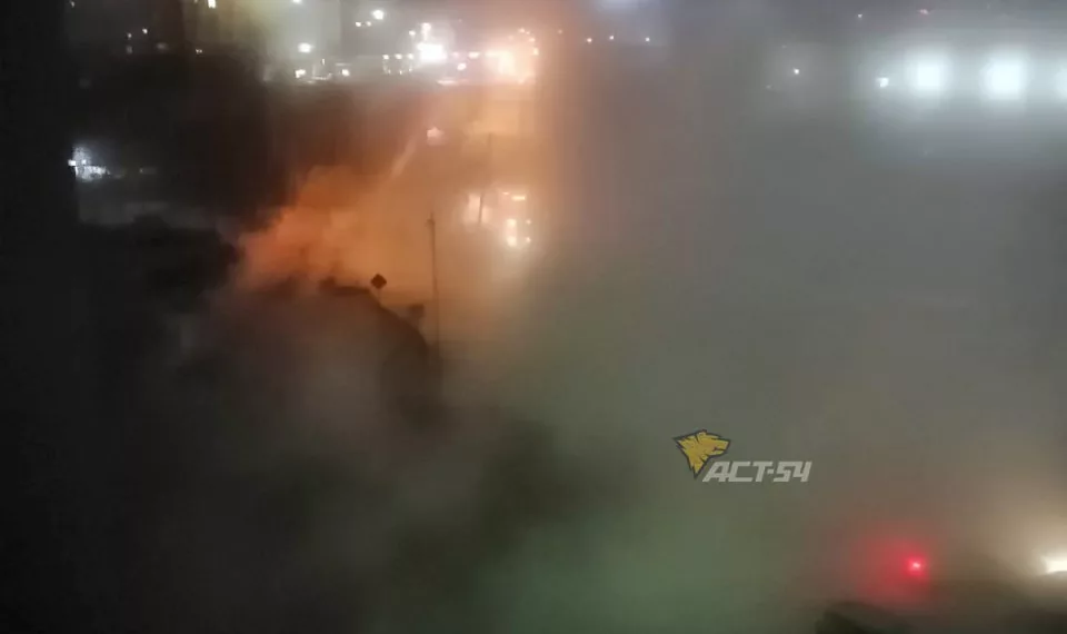В Новосибирске более сотни домов остались без тепла из-за прорыва теплосети