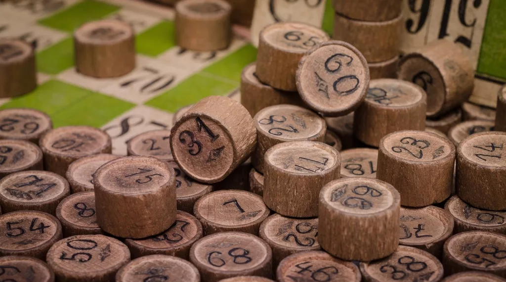 Двое новосибирцев выиграли по 1 млн рублей в новогодней лотереи