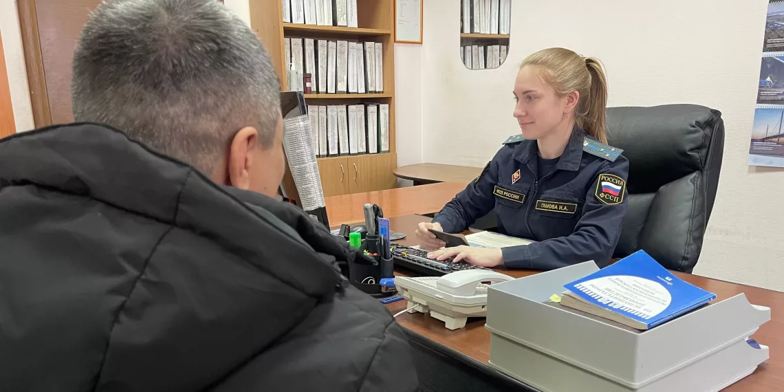 В Новосибирске оштрафовали банк, сотрудник которого наведывался к матери должницы на работу