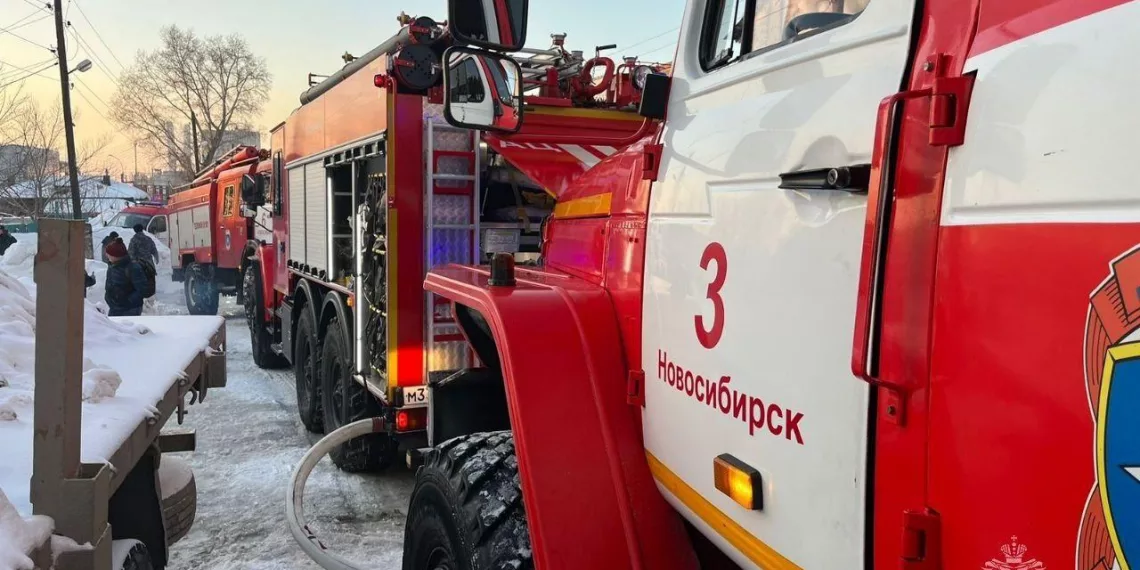 Мужчину с астмой спасли из пожара в 10-этажном доме под Новосибирском