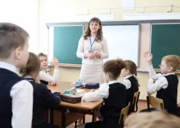 Учителей в сибирском регионе защитят от оскорблений