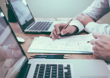 ВТБ: к 2027 году каждое третье онлайн-совещание будет расшифровываться при помощи ИИ-алгоритмов