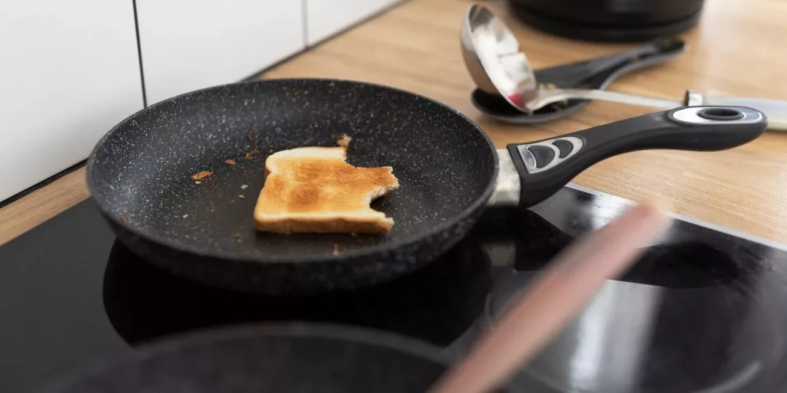 В Новосибирской области мужчина насмерть забил знакомую сковородкой