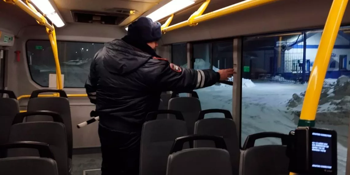 Дорожные правоохранители выявили пять неисправных школьных автобусов под Новосибирском