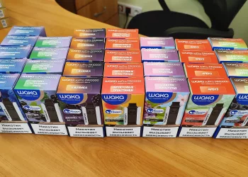 В трех магазинах Новосибирска изъяли более двух тысяч нелегальных вейпов