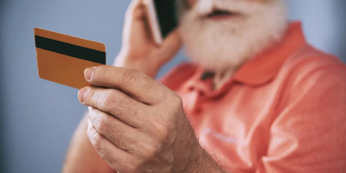 «Ваш родственник попал в ДТП»: мошенники похитили около 5 млн у пенсионеров из Новосибирска