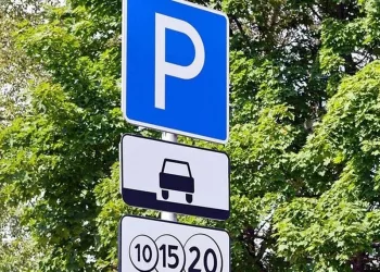 Новосибирцы 700 раз припарковались на Красном проспекте с помощью банковского приложения