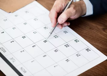 Адвокат рассказала, кто имеет право на компенсацию за работу в праздники