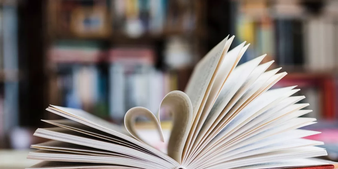 Маркетплейс подтвердил, что книги с пропагандой ЛГБТ* изъяли из продажи