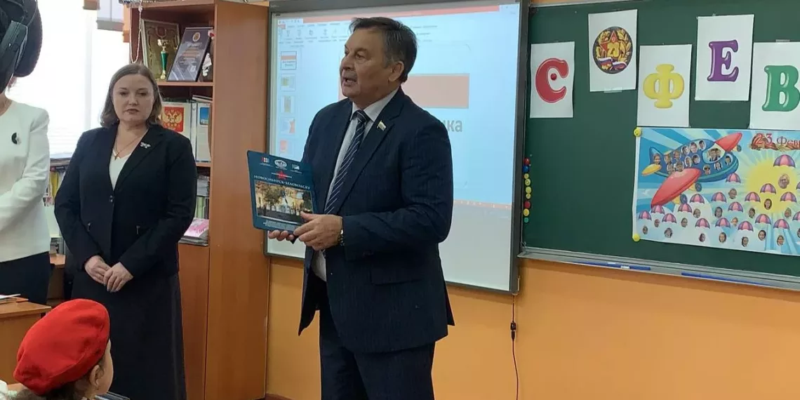 «Герои среди нас»: в новосибирской школе №156 в преддверии Дня защитника Отечества прошел урок мужества