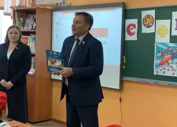 «Герои среди нас»: в новосибирской школе №156 в преддверии Дня защитника Отечества прошел урок мужества