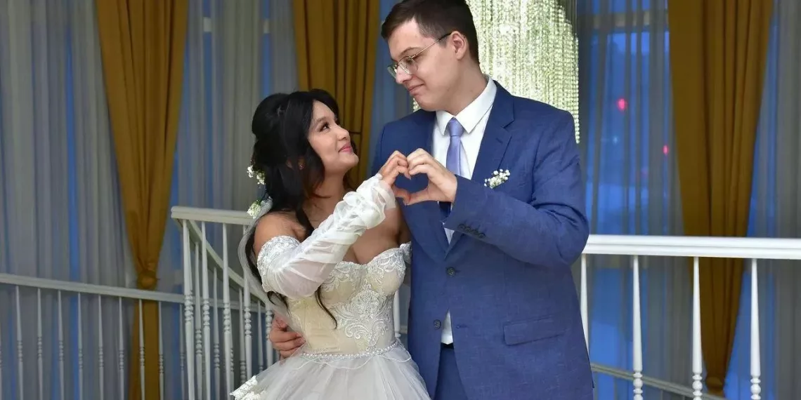 Новосибирец женился на интернет-подруге из Мьянмы