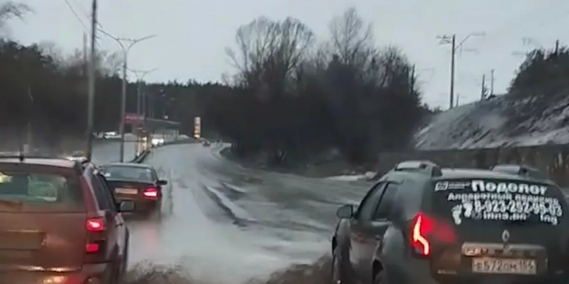 Дороги Новосибирска «поплыли» в феврале, как город встречает потепление