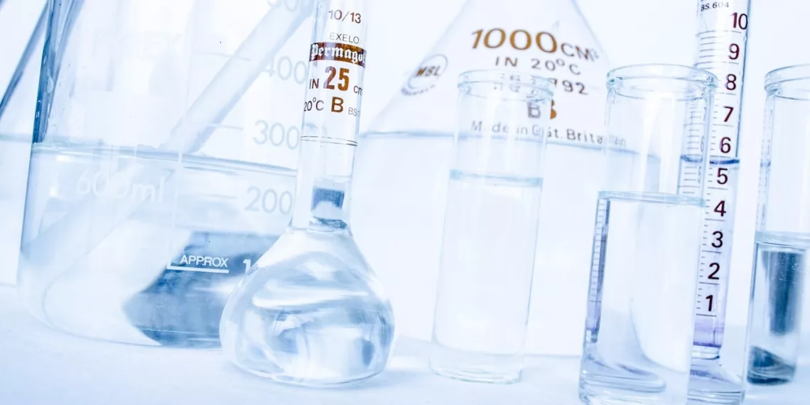 Российские ученые смогли впервые четырехкратно сжать молекулу сухого льда