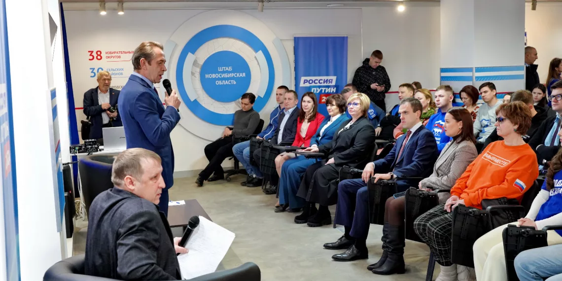 Народный артист России Владимир Машков встретился с волонтёрами «Единой России» в Новосибирске