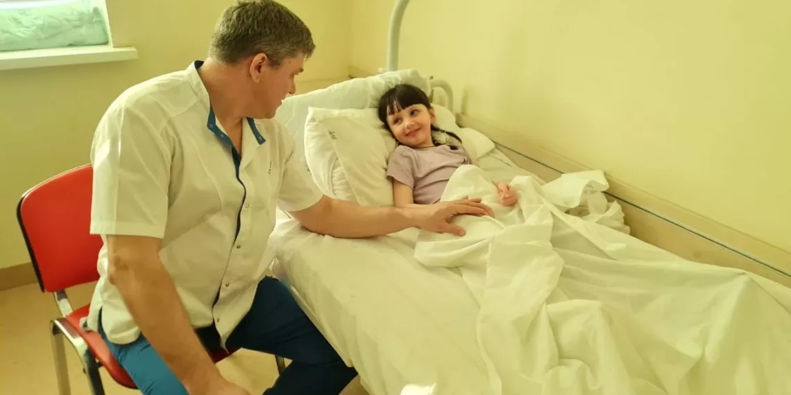 «Хрустальную» девочку прооперировали новосибирские врачи