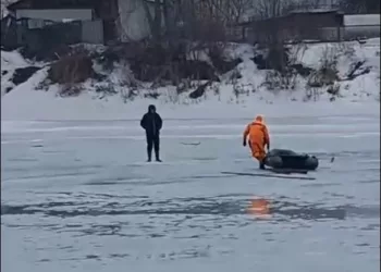 Новосибирец ушел под лед на Оби