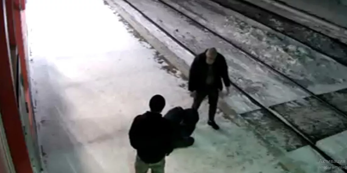 В Новосибирске двое мужчин могут отправиться в колонию из-за дешевого телефона