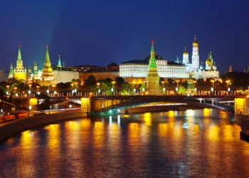 ВЦИОМ — как россияне доверяют власти и политикам в России