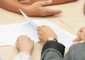 Помощь со стройматериалами, устройство детей в детсады, волонтерство: в Правительстве региона обсудили вопросы поддержки участников СВО