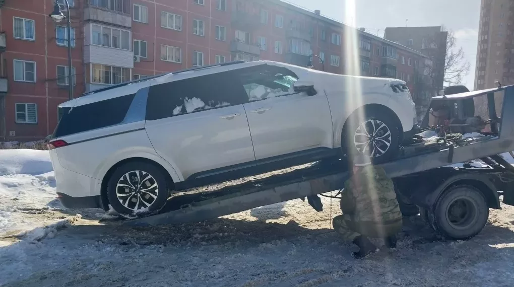 В Новосибирске приставы случайно нашли арестованный автомобиль, который должник тщательно скрывал