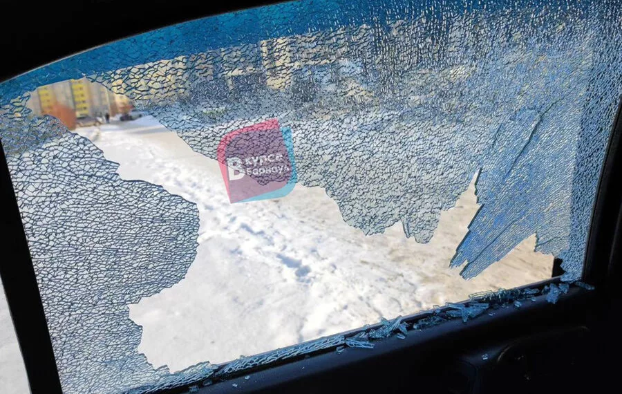В Барнауле неизвестные расстреляли машину с детьми