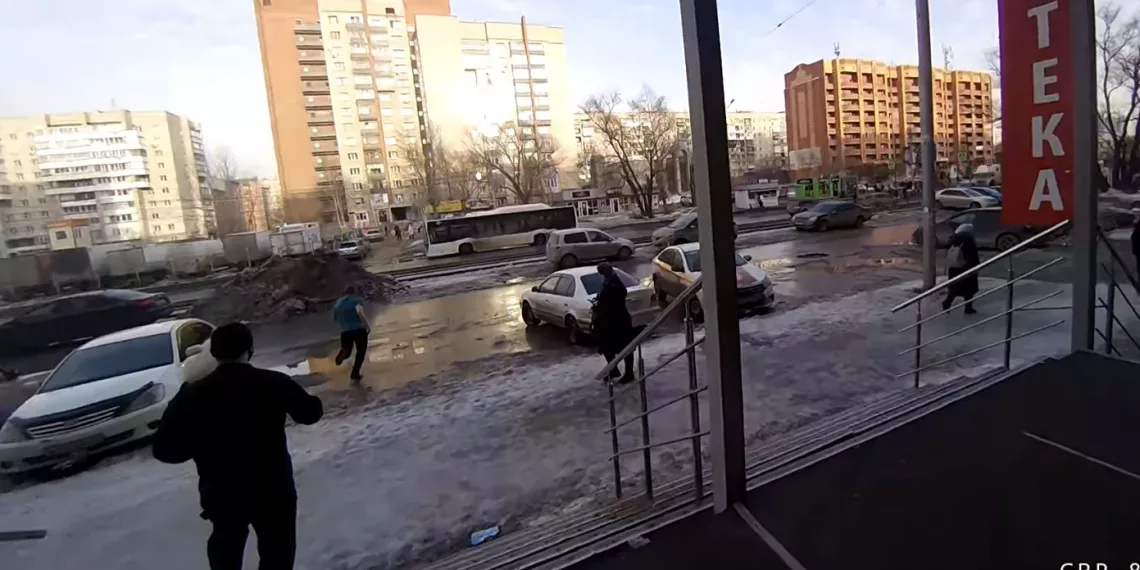 «Тигры гнались»: в Новосибирске наркоман чуть не попал в ДТП, пытаясь убежать от охранников