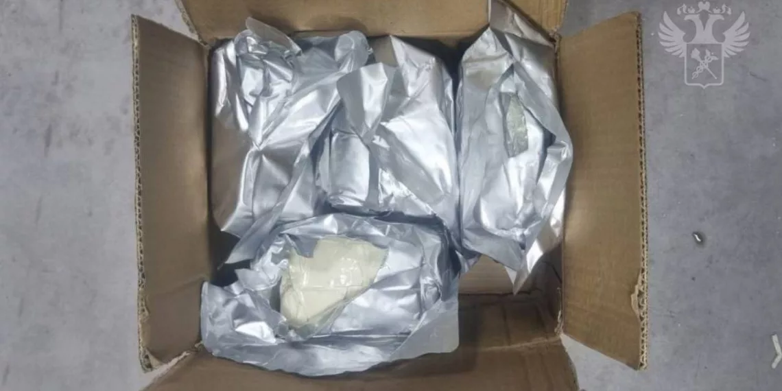 В Новосибирске неизвестный заказал две международные посылки с наркотиками на вымышленный адрес