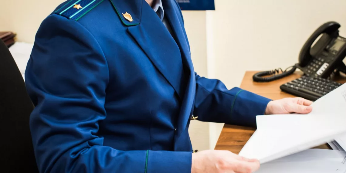 В Новосибирске 9-летняя девочка поскользнулась и сломала позвоночник — прокуратура проводит проверку