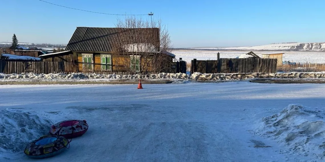 Шестилетний ребенок погиб, катаясь на тюбе у дороги в Сибири, — водитель был пьян