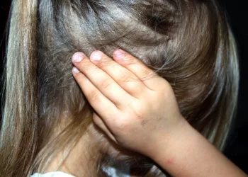 Иностранец принуждал сибирских школьниц отправлять ему «интимки» — самой младшей было 8 лет