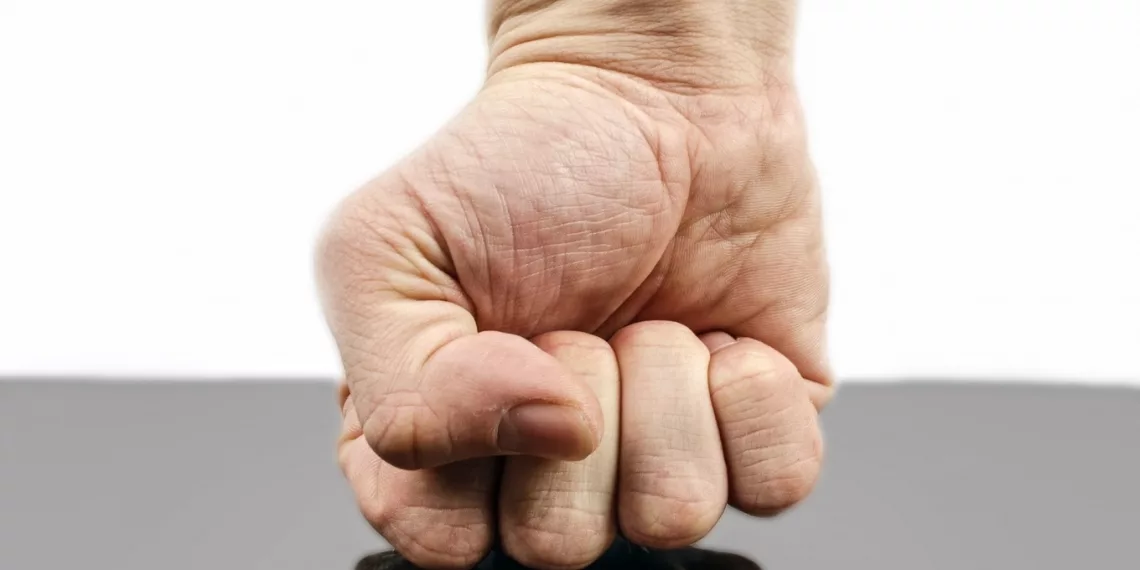 В сибирском регионе учитель немецкого языка избил шестиклассника