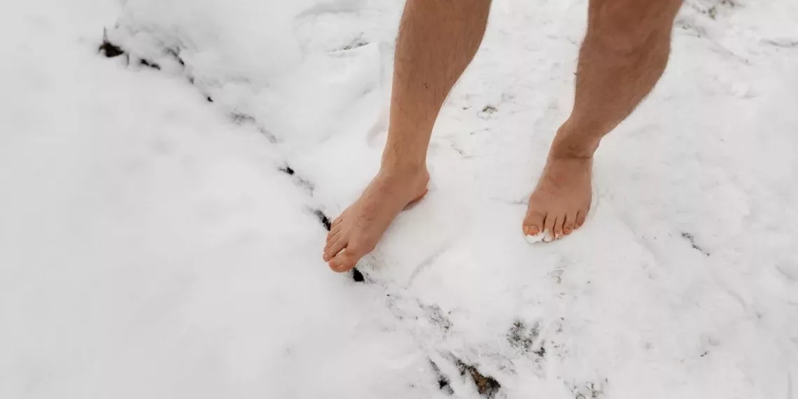 В Новосибирске спасатели нашли босого мужчину на территории своего штаба